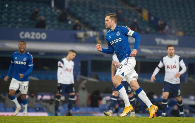 借助基础设 借助基础设